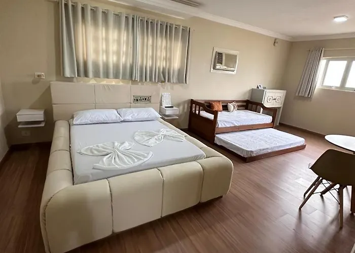 Johnnys Motel Hotel